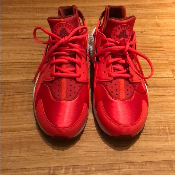 Nike Shoes - Nike Huaraches